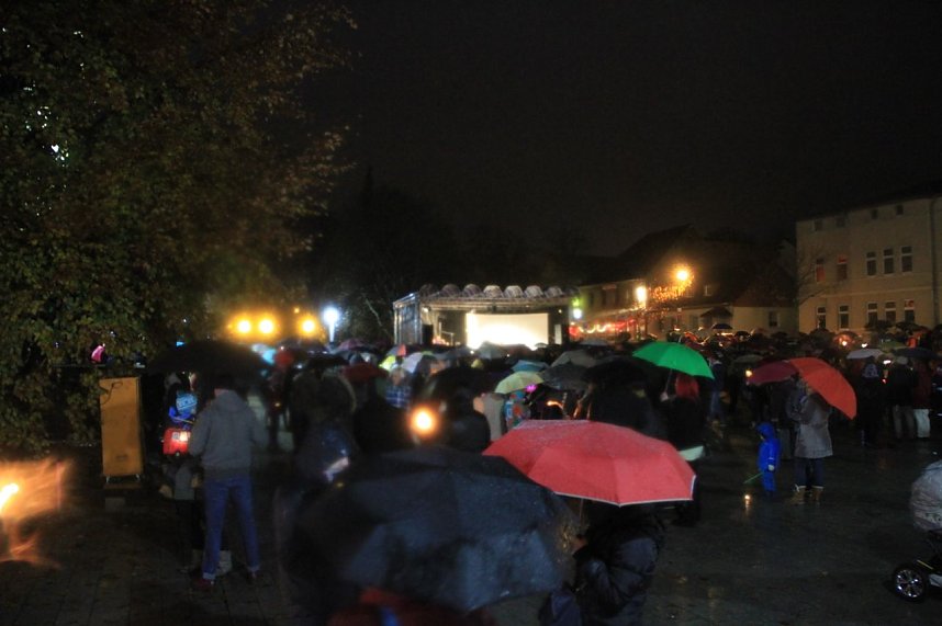 Martini 2016 - Brezeln, Feuerwerk und Schattenspiel