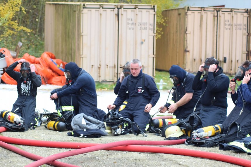 Hei&szlig;e Ausbildung im Brandcontainer
