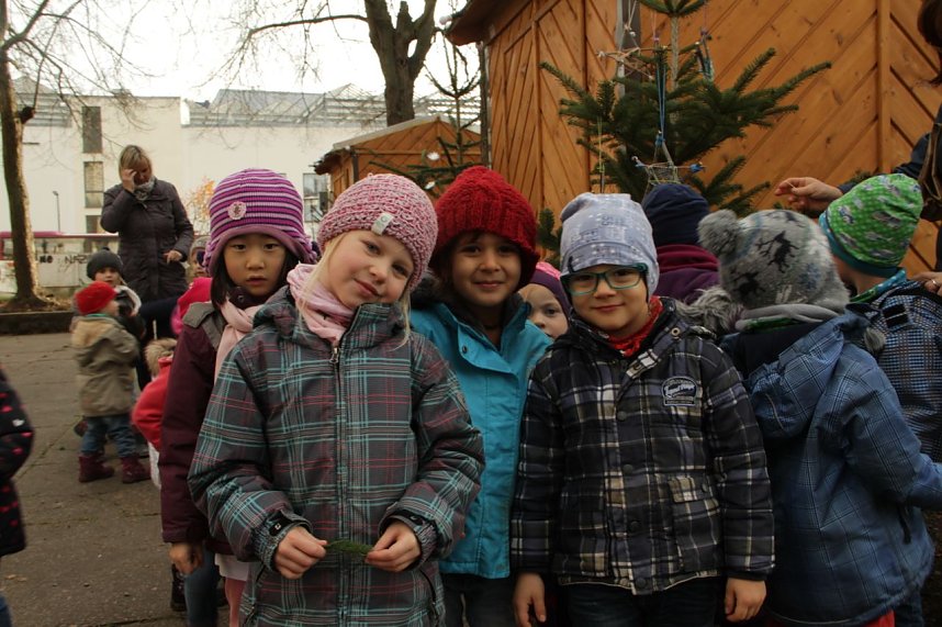 Vorbereitungen f&uuml;r den Handwerkermarkt vor der Blasii-Kirche