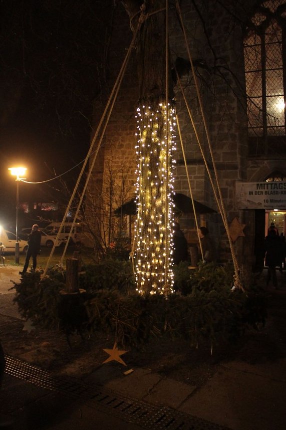 Handwerker-Weihnachtsmarkt vor der Blasii-Kirche