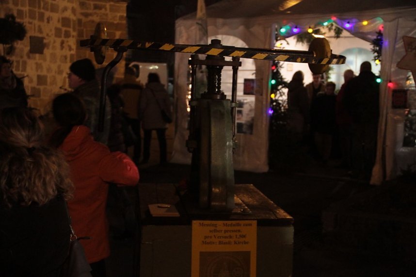 Handwerker-Weihnachtsmarkt vor der Blasii-Kirche