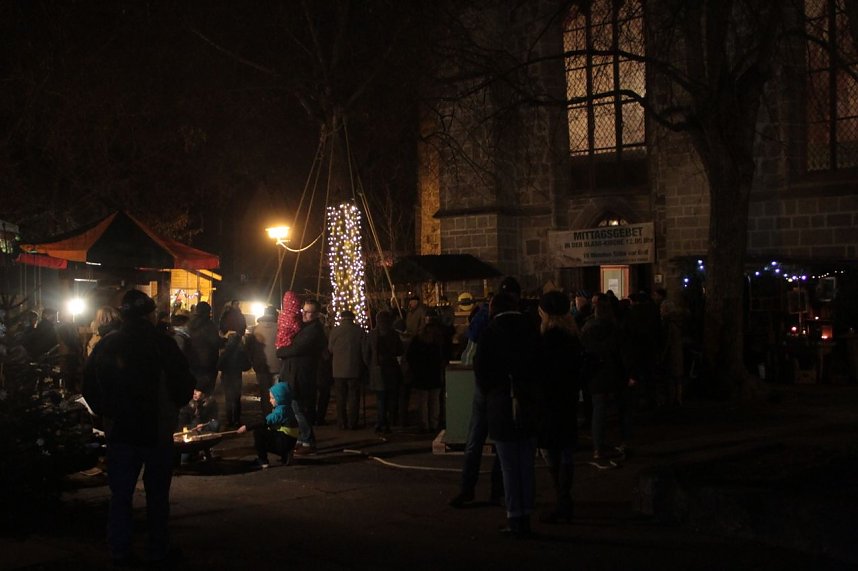Handwerker-Weihnachtsmarkt vor der Blasii-Kirche