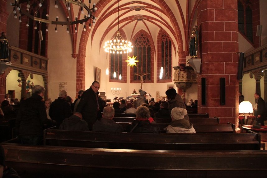Handwerker-Weihnachtsmarkt vor der Blasii-Kirche