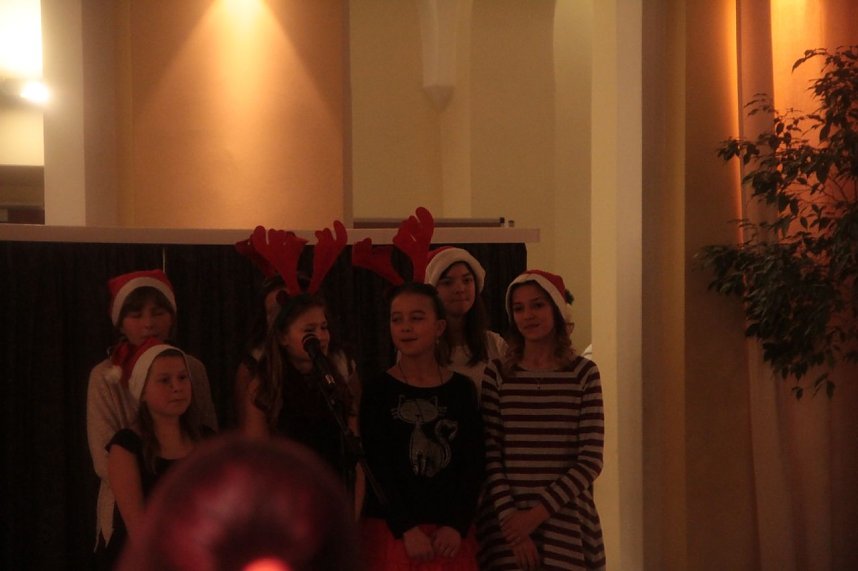 Volles Haus - der Weihnachtsbasar der Petersbergschule lockte jede Menge Besucher