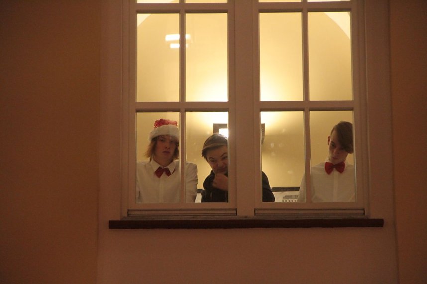 Volles Haus - der Weihnachtsbasar der Petersbergschule lockte jede Menge Besucher