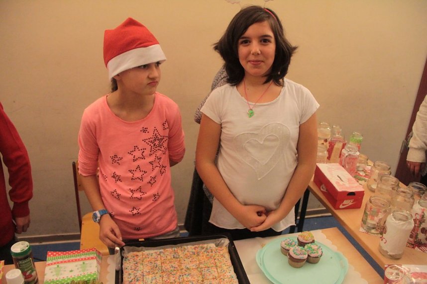 Volles Haus - der Weihnachtsbasar der Petersbergschule lockte jede Menge Besucher