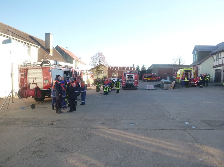 Jugendfeuerwehrleute bei der Ausbildung