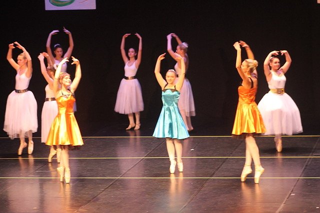 Tanzstudio Radeva &ouml;ffnet das dritte Adventst&uuml;rchen