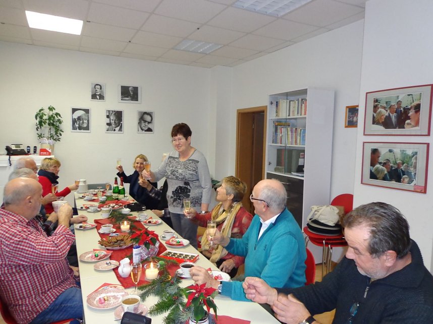 Weihnachtsfeier bei Alt-Genossen