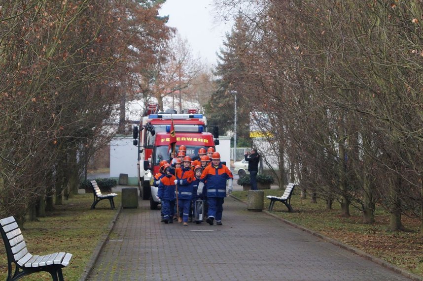 Friedenslicht am Friedhof