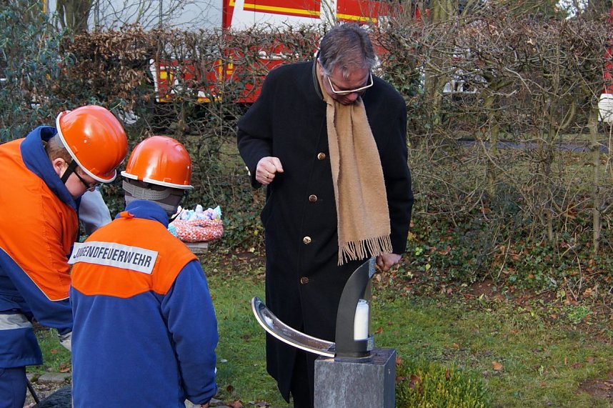 Friedenslicht am Friedhof