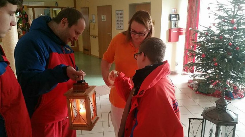 Friedenslicht verteilt