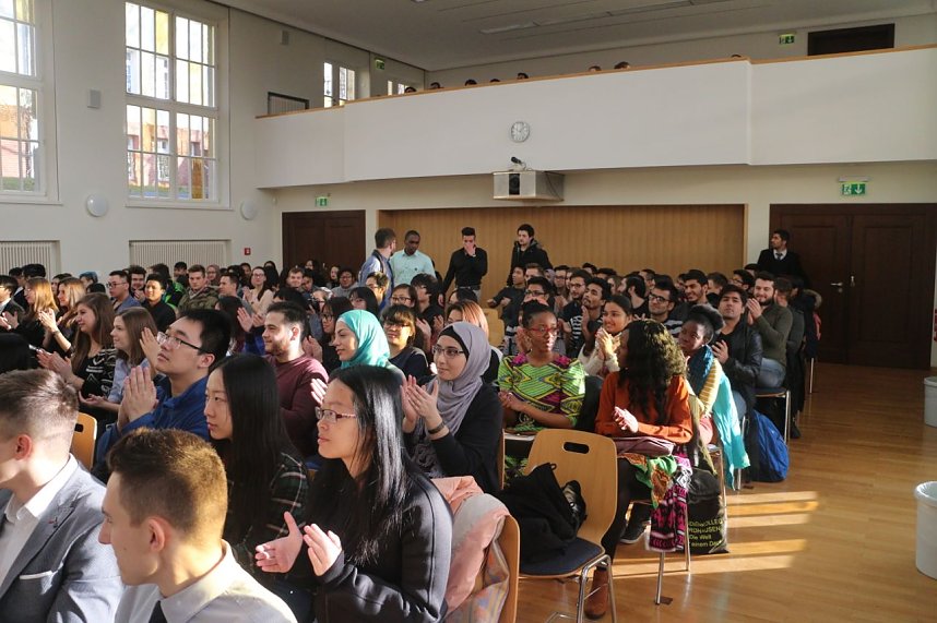 Zeugnisvergabe am Nordh&auml;user Studienkolleg