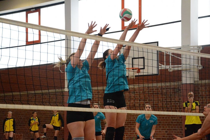 Erfolg beim Heimspiel Doppel - die Damen des SVC hatten allen Grund zum jubeln