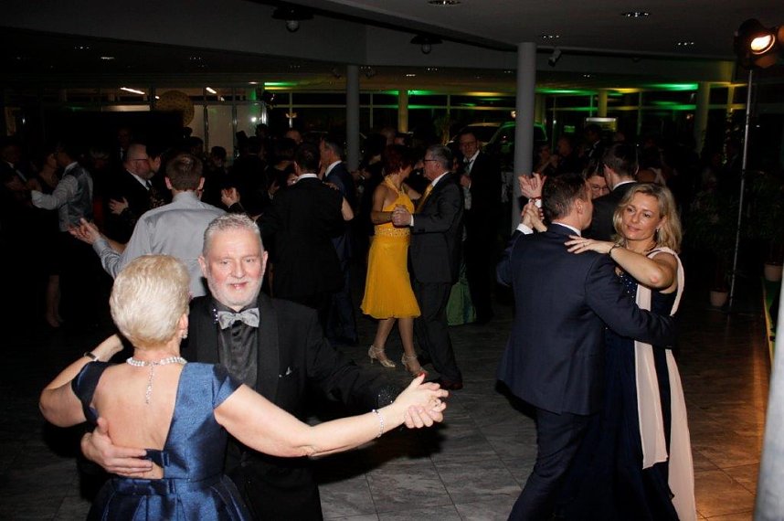 Gemeinsam feiern - gemeinsam genie&szlig;en