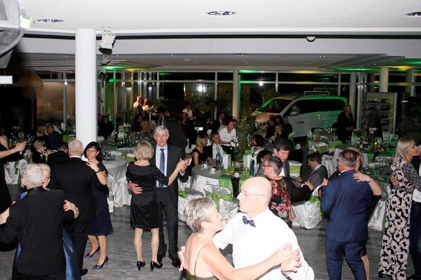 Gemeinsam feiern - gemeinsam genie&szlig;en