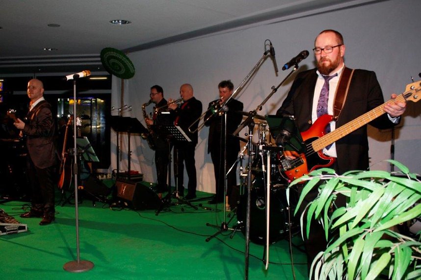 Gemeinsam feiern - gemeinsam genie&szlig;en