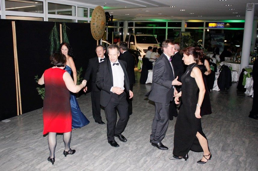 Gemeinsam feiern - gemeinsam genie&szlig;en