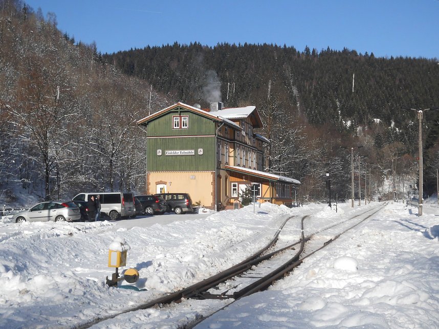 Fahrt in den S&uuml;dharz: Blick in den Bahnhof Eisfelder Talm&uuml;hle