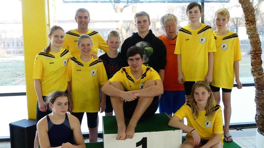 Die Nordh&auml;user Schwimmer beim Neujahrscup in Northeim