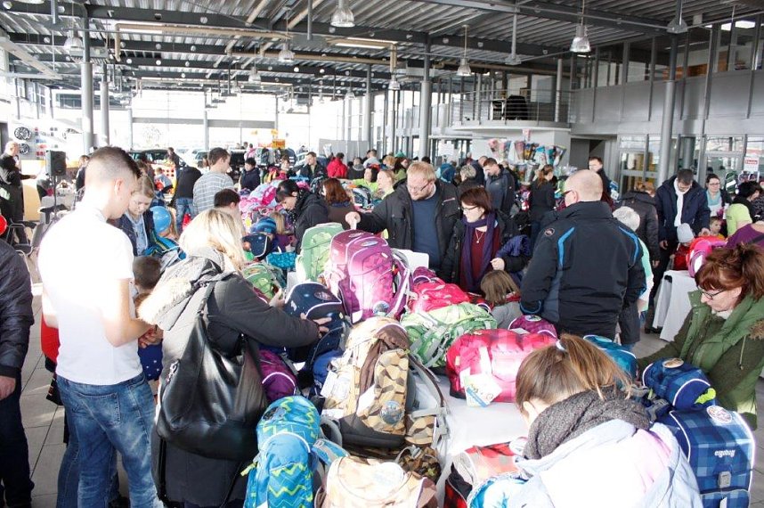 Staudenmayers Schulranzentag im Autohaus Peter