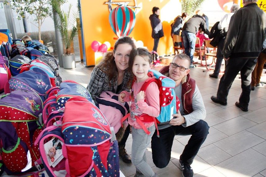 Staudenmayers Schulranzentag im Autohaus Peter