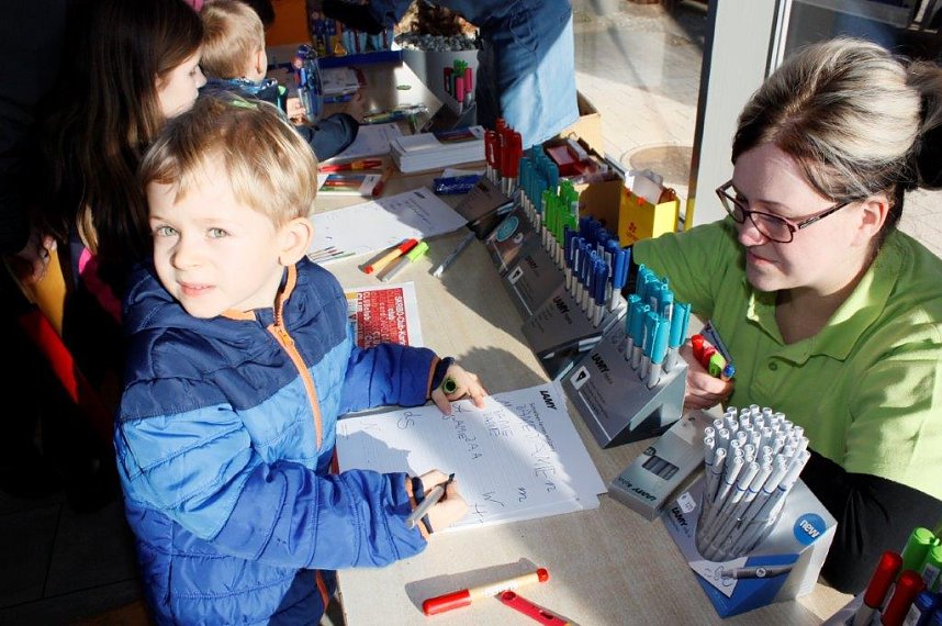 Staudenmayers Schulranzentag im Autohaus Peter