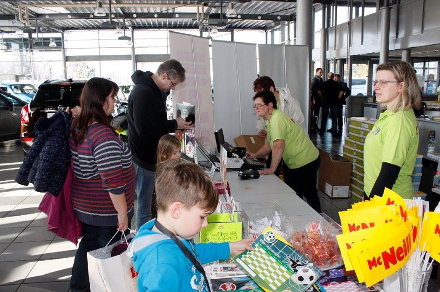 Staudenmayers Schulranzentag im Autohaus Peter