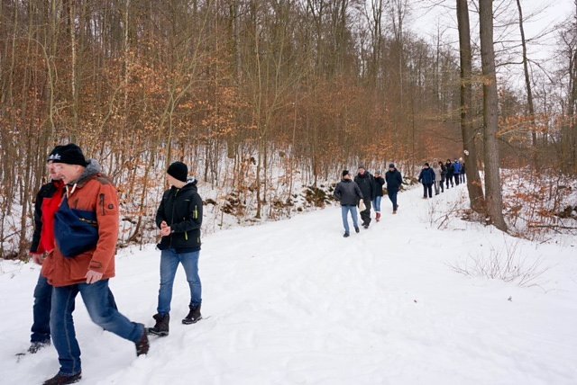 Taucher auf Winterwanderung