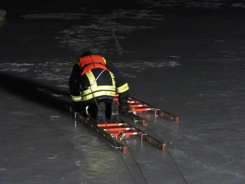 Auf's Glatteis gef&uuml;hrt - Feuerwehr Neustadt probte den Ernstfall