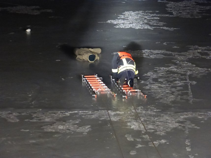 Auf's Glatteis gef&uuml;hrt - Feuerwehr Neustadt probte den Ernstfall