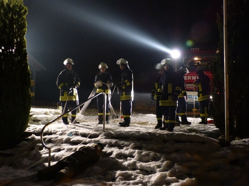Auf's Glatteis gef&uuml;hrt - Feuerwehr Neustadt probte den Ernstfall
