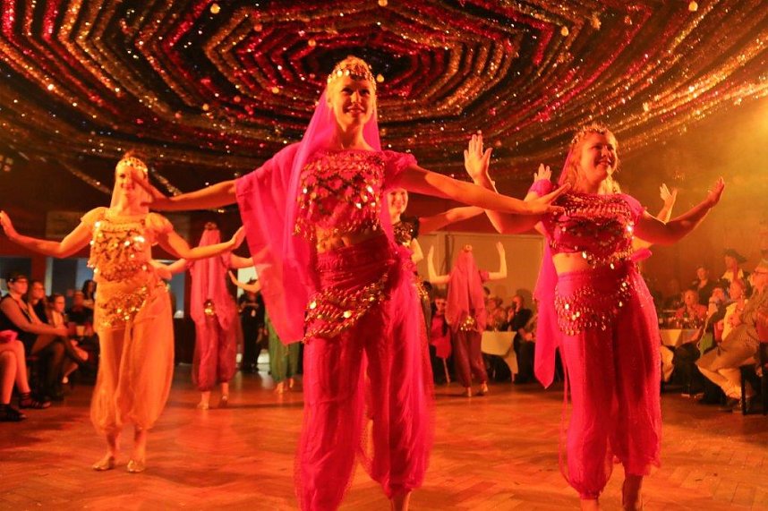 100 Mitwirkende begeisterten den Lindenhof