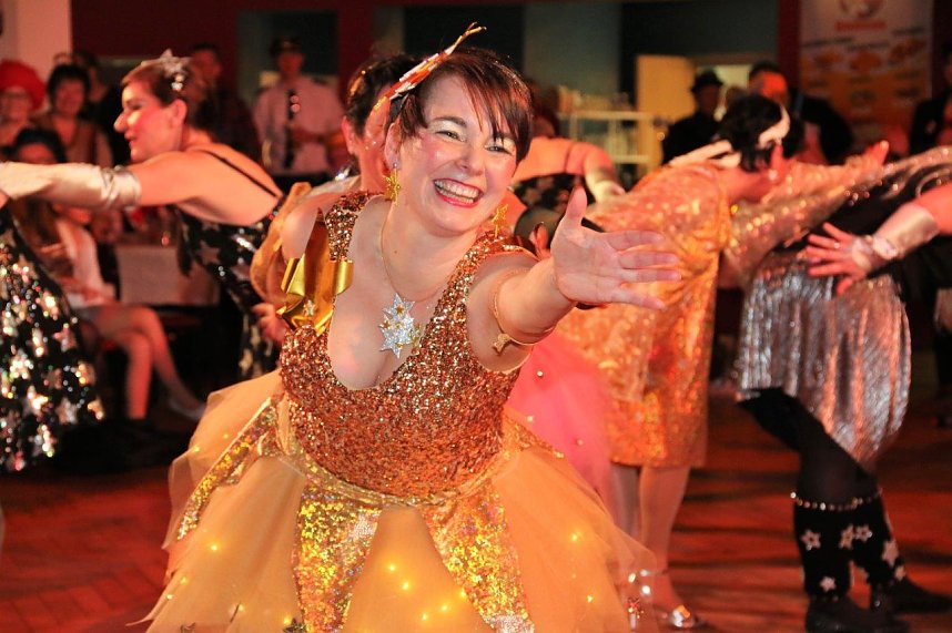 100 Mitwirkende begeisterten den Lindenhof