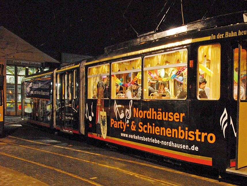Fasching in der Bahn 2016, Thema: Men in Black