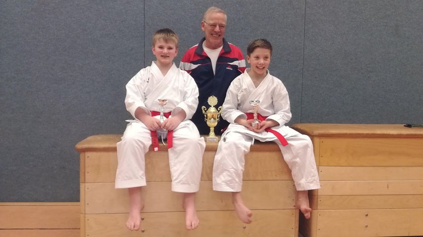 Pokale f&uuml;r Nordh&auml;user Karatekas