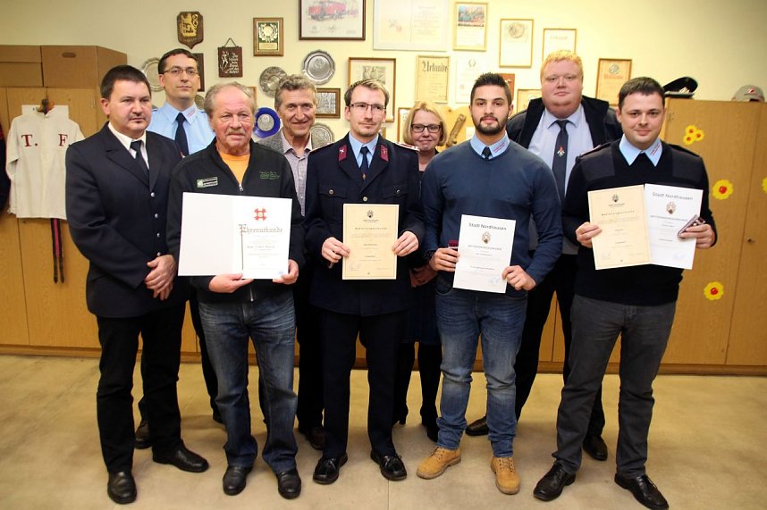 Gruppenbild der Geehrten und Bef&ouml;rderten 