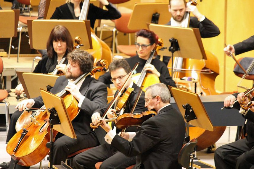 Mit Trommelklang in den Konzertsaal