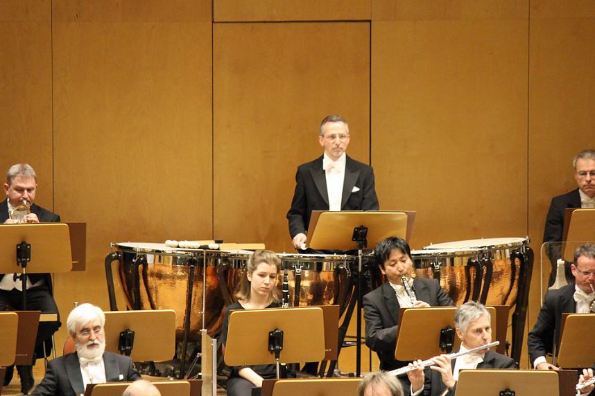 Mit Trommelklang in den Konzertsaal