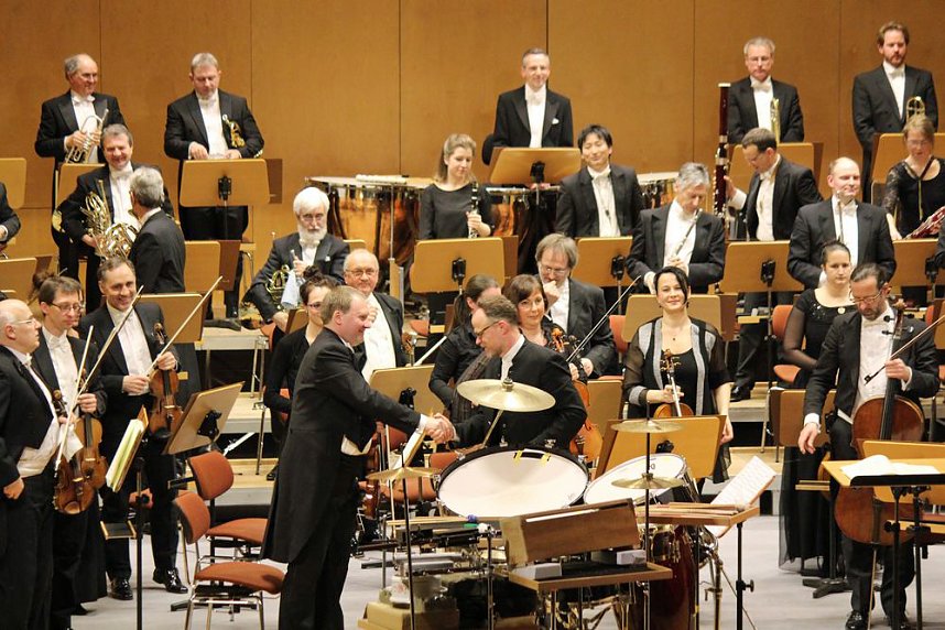 Mit Trommelklang in den Konzertsaal