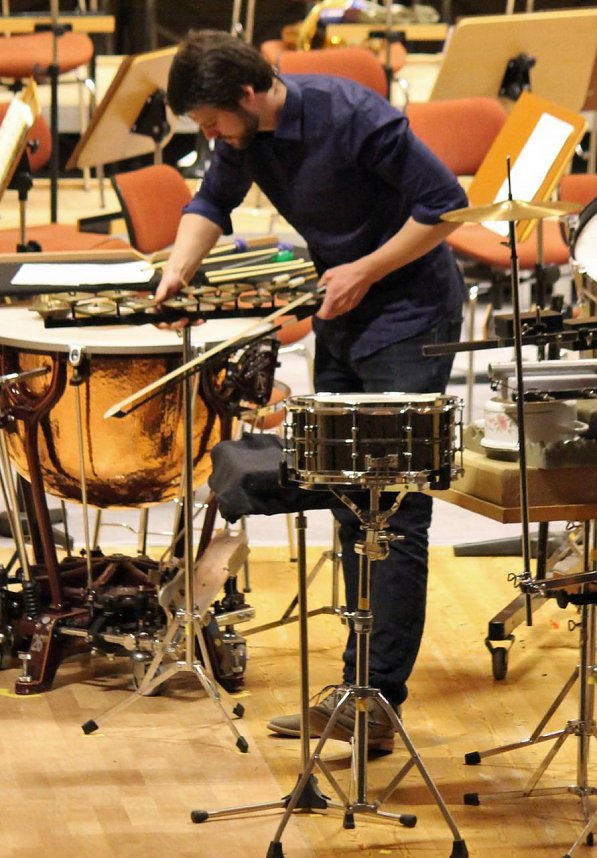 Mit Trommelklang in den Konzertsaal