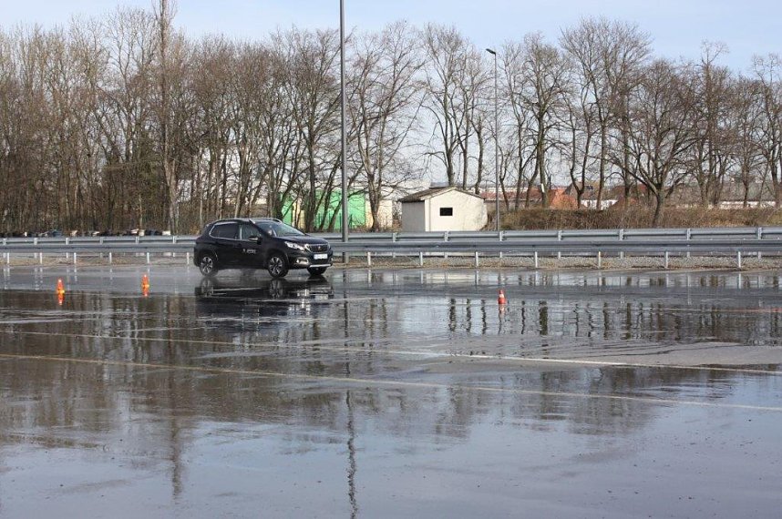Ab ins Gel&auml;nde: Autohaus-Peter-Gruppe lud zum Aktionstag ins Autodrom