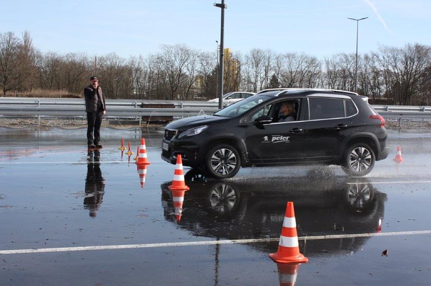 Ab ins Gel&auml;nde: Autohaus-Peter-Gruppe lud zum Aktionstag ins Autodrom