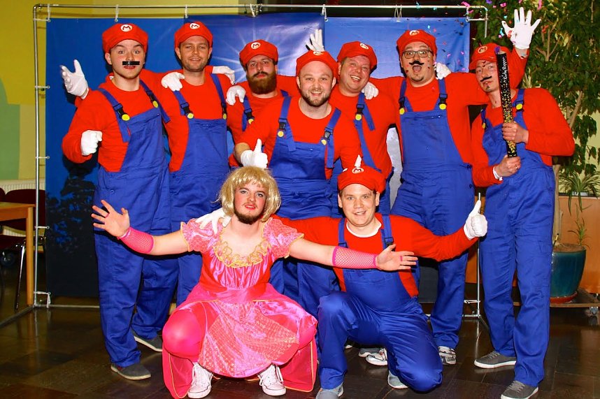 M&auml;nnerbeine und mehr auf Bleicher&ouml;der B&uuml;hne