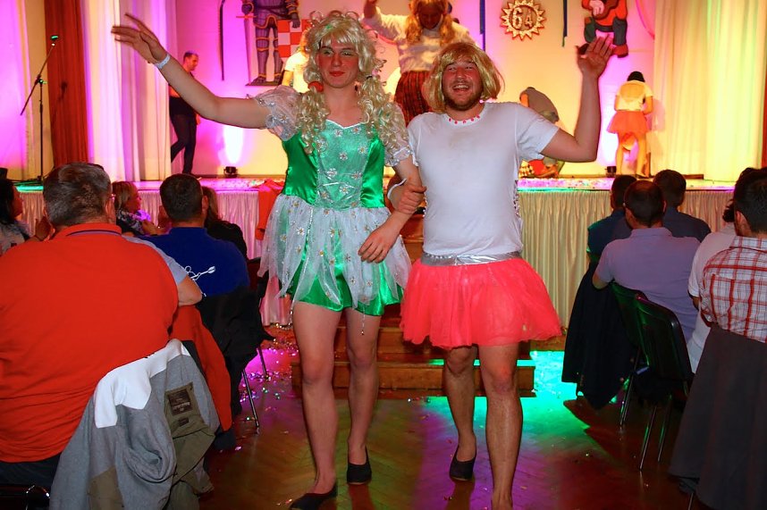 M&auml;nnerbeine und mehr auf Bleicher&ouml;der B&uuml;hne