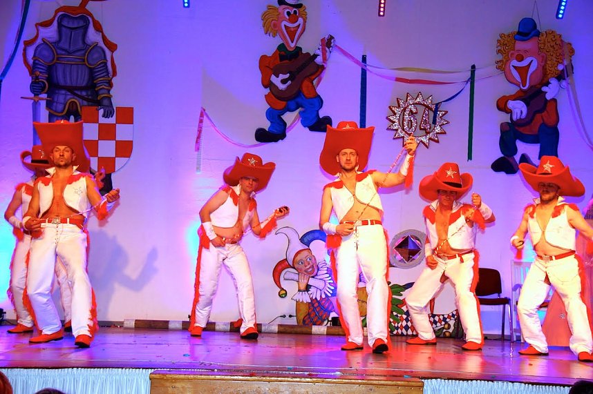 M&auml;nnerbeine und mehr auf Bleicher&ouml;der B&uuml;hne