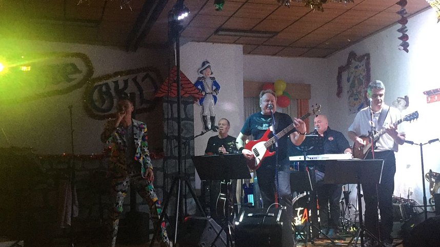 52 Jahre Karneval in Gro&szlig;lohra � viel Schunkeln, viel Lachen, viel Applaus