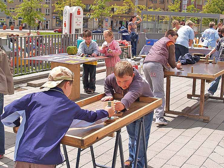 Kinderlachen auf dem Parkplatz