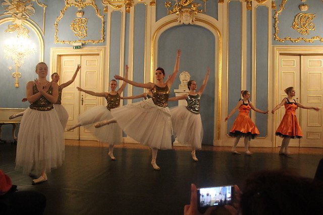 Das Tanzstudio Radeva verzauberte das Publikum im Blauen Saal