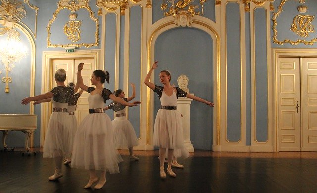 Das Tanzstudio Radeva verzauberte das Publikum im Blauen Saal